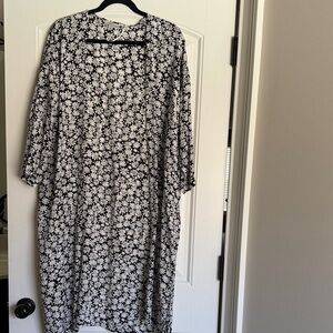 LOFT Monochrome Floral Blouse